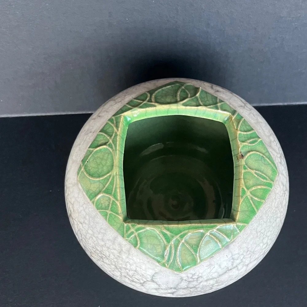 Handcrafted Pottery‎ Vase, Green Leaf Decor Textured crackle Off White  signed